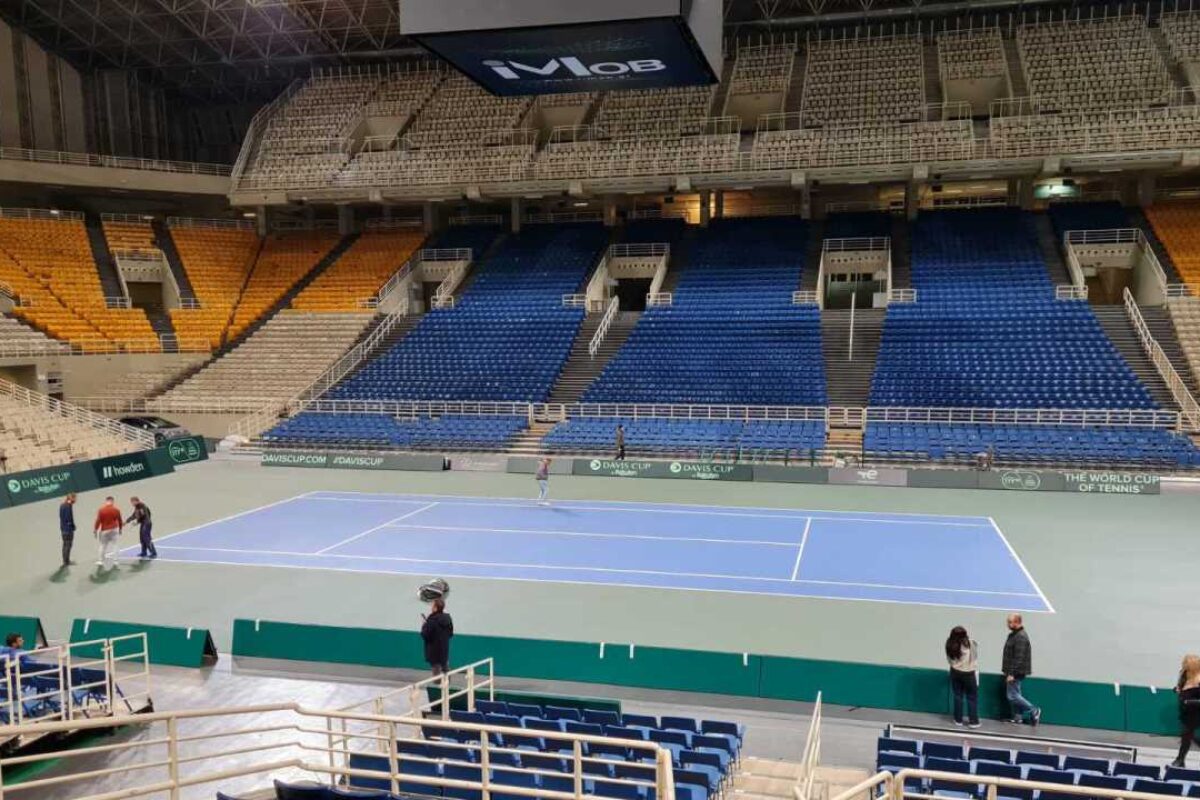 Davis Cup. Η μεταμόρφωση του κλειστού γηπέδου μπάσκετ του ΟΑΚΑ σε γήπεδο tennis